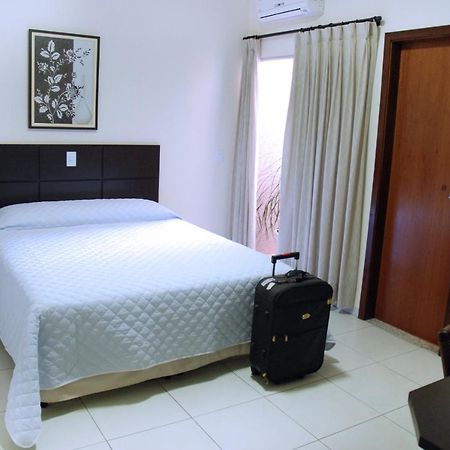 Hotel Valencia Dourados Kültér fotó